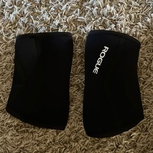Rogue 5MM size L knee sleeves BRAND NEW